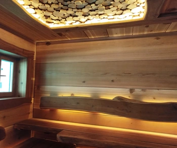 Парная частного банного комплекса с отделкой массивом канадского кедра